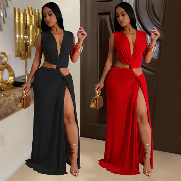 Sleeveless deep V-slit dress