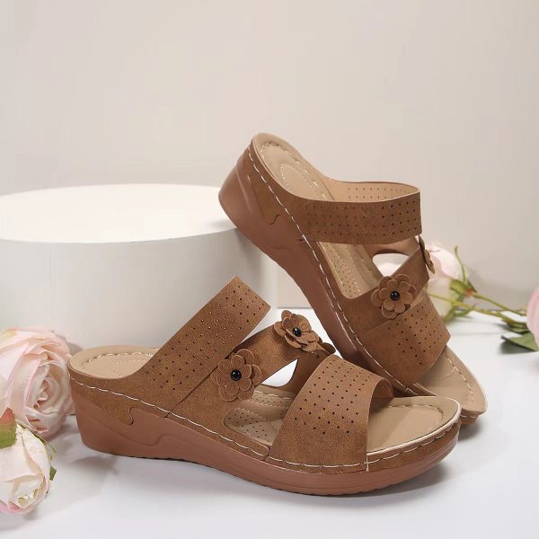 Slope heel thick soled breathable slippers, large size, one foot kick, slope heel flower sandals