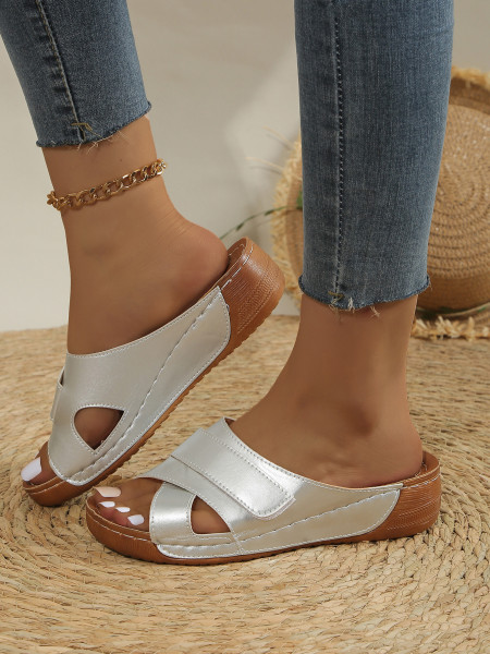 Slope heel thick soled hollow slippers, one foot flip cool slippers