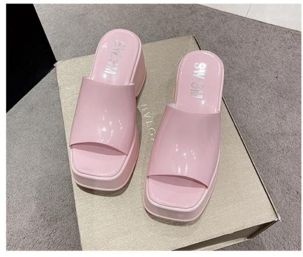 Thick soled high-heeled slippers with sponge bottom and a straight square toe slipper