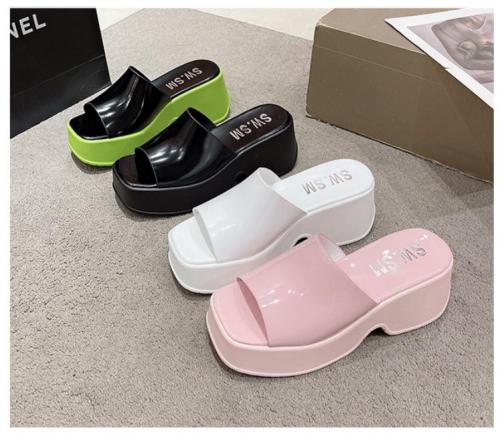 Thick soled high-heeled slippers with sponge bottom and a straight square toe slipper