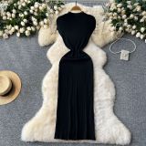 Round neck short sleeved waist cinching elastic hip hugging knitted skirt