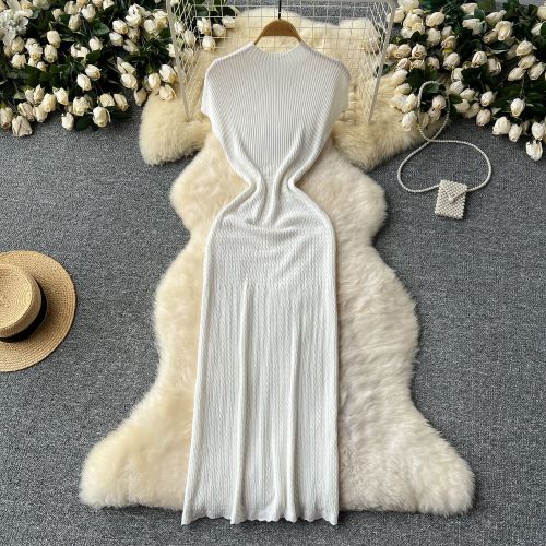 Round neck short sleeved waist cinching elastic hip hugging knitted skirt