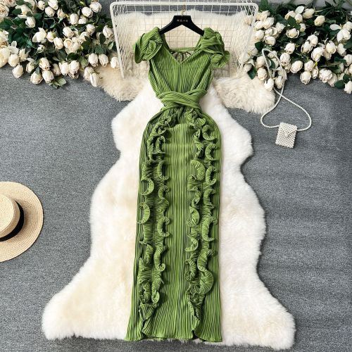 Pleated three-dimensional ruffle edge dress