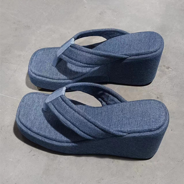 Vacation beach shoes, wearing sponge cake thick soled high-heeled slippers on the outside