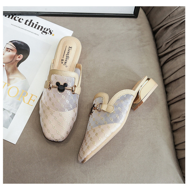 External mesh breathable flat bottomed soft soled toe slippers