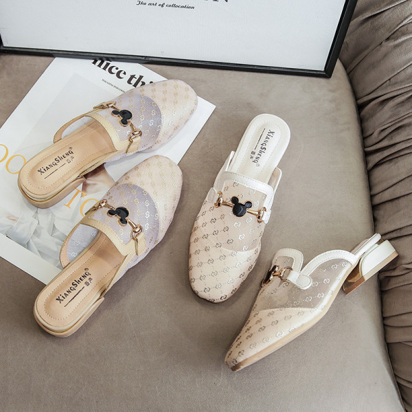 External mesh breathable flat bottomed soft soled toe slippers