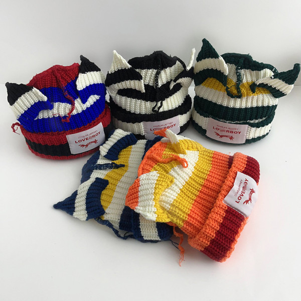 Short ear knitted yarn cap for warmth and thick knitted yarn cap