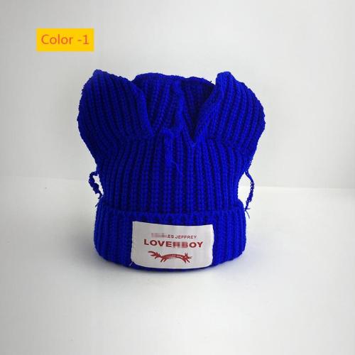 Short ear knitted yarn cap for warmth and thick knitted yarn cap