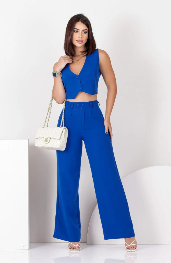 Two piece set of slim fitting women's clothing