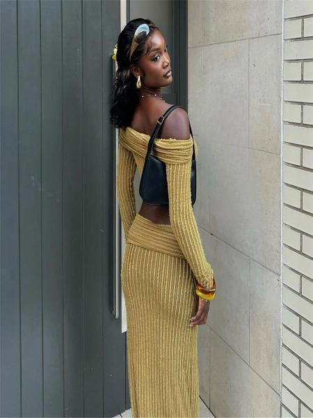 One shoulder long sleeved striped skirt set with exposed navel