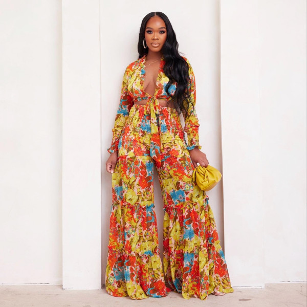 Two piece set of contrasting printed chiffon long sleeved lace up flared pants