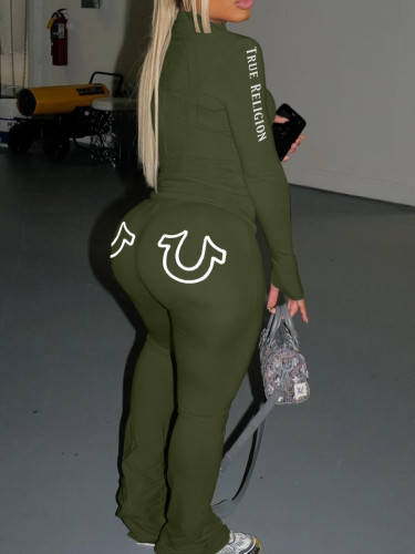 Long sleeved and long pants sports suit