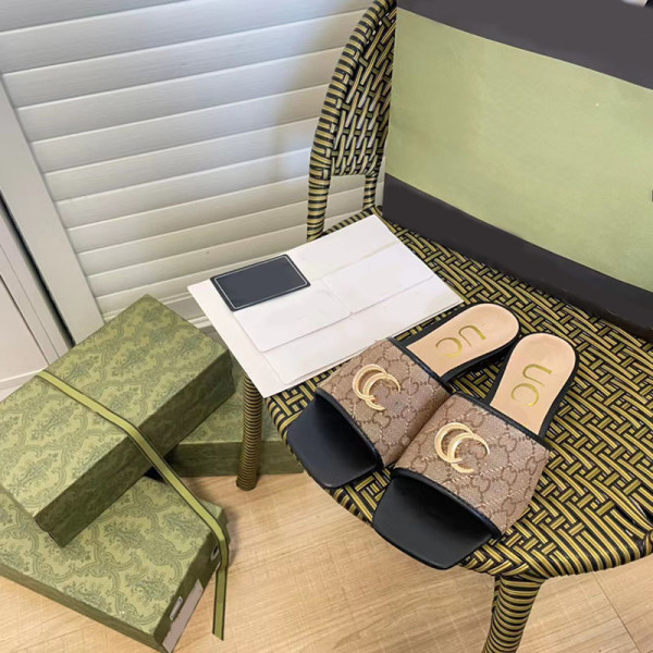 Baita flat slippers with metal buckles on the outside