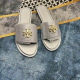 Flat bottomed slippers with diamond rim and straight string