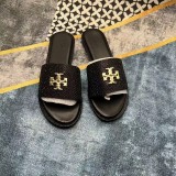Flat bottomed slippers with diamond rim and straight string