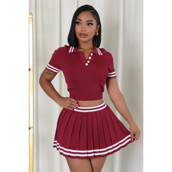 Two piece set of contrasting knitted sweater with exposed waist, POLO collar, short sleeved pleated skirt