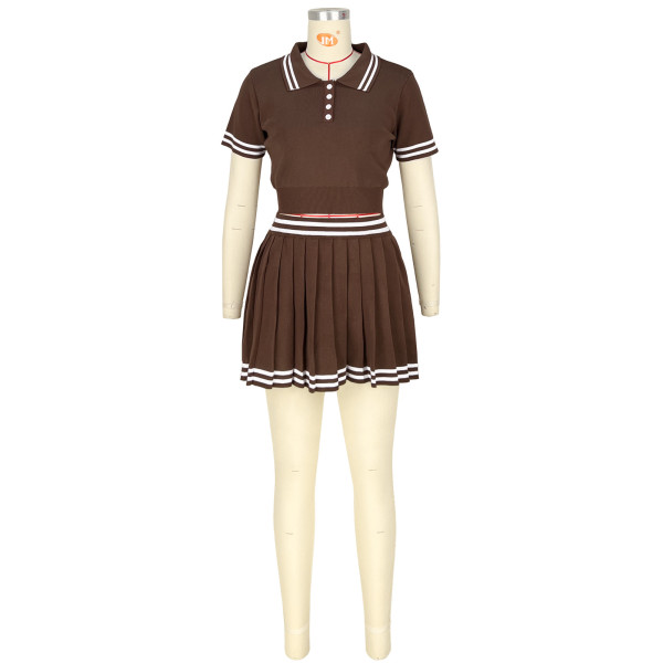 Two piece set of contrasting knitted sweater with exposed waist, POLO collar, short sleeved pleated skirt