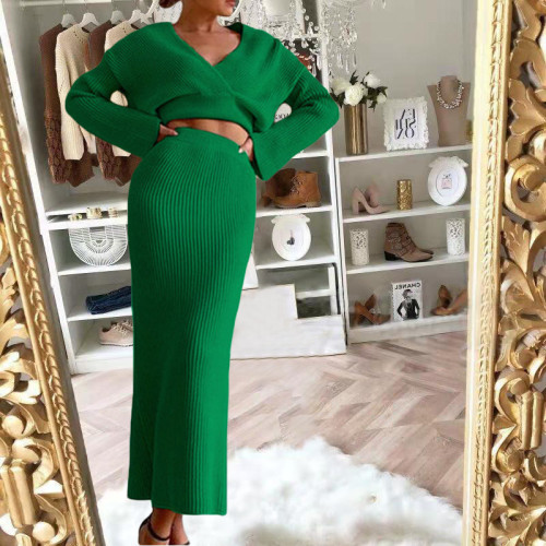 Long sleeved V-neck 70% sweater+mid length skirt set