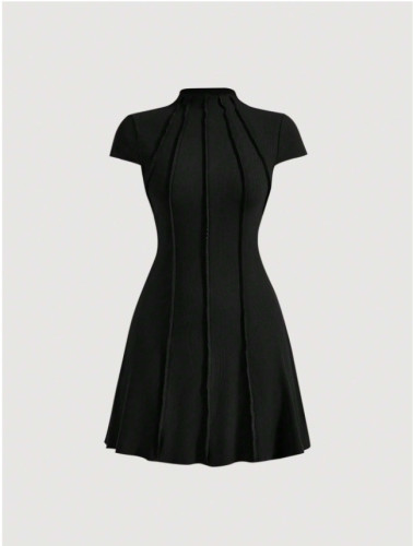 Round neck pullover, small hole strip, short sleeved jumpsuit, short skirt