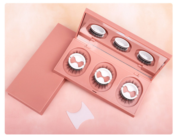 Non adhesive self-adhesive false eyelashes