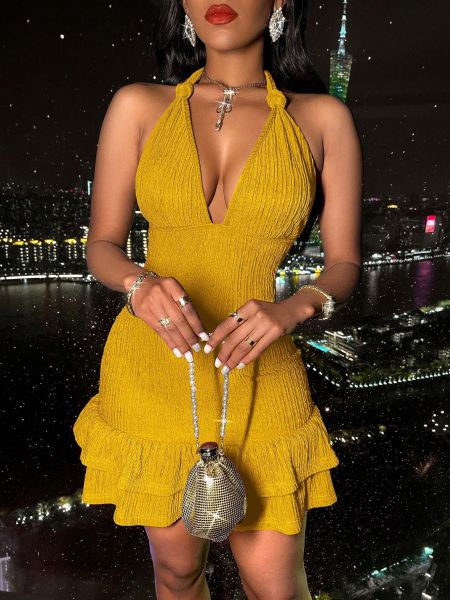 Hanging neck low cut solid color hip hugging dress