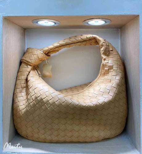 Woven large capacity cow horn bag knotted single shoulder bag