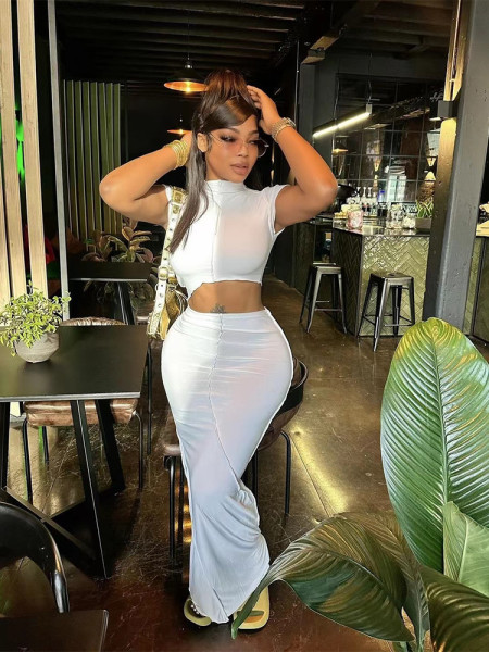 Open navel short sleeved top, tight fitting hip hugging long skirt two-piece set