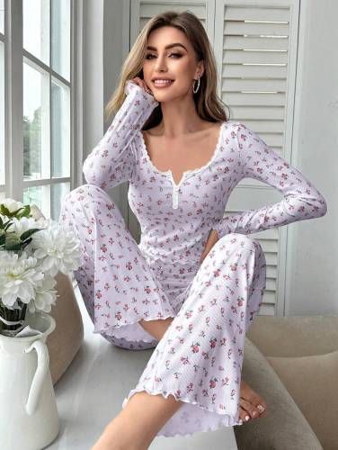 Long sleeved long pants pajamas two-piece set