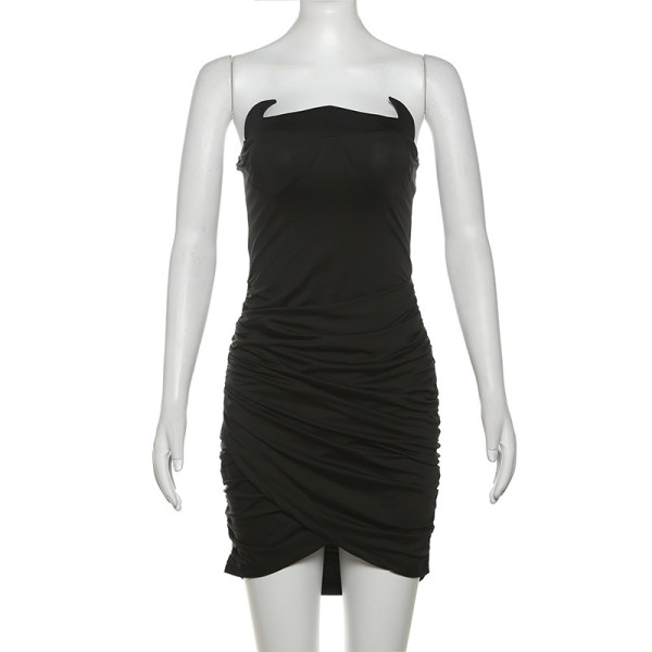 Slimming pleated strapless and hip hugging dress
