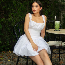 Solid color dress with suspender and sleeveless backless skirt