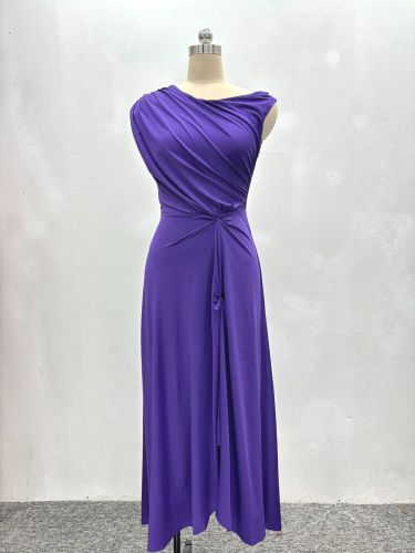Women's dress with shoulder baring and waist cinching dress