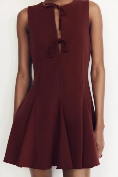 Bow shaped sleeveless dress