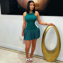 Threaded sleeveless pleated mini skirt