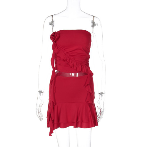 Two piece set of pleated skirt with ruffled edges, wrapped around the chest and buttocks