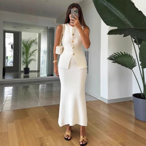 Solid color slim fit hip hugging two-piece knitted long skirt set