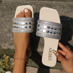 Flat bottomed women's shoes, comfortable and versatile beach sandals