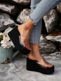 Transparent open toed thick sole with a straight stripe, wearing cool slippers outside