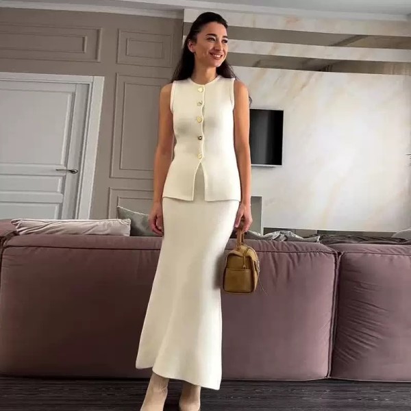 Solid color slim fit hip hugging two-piece knitted long skirt set