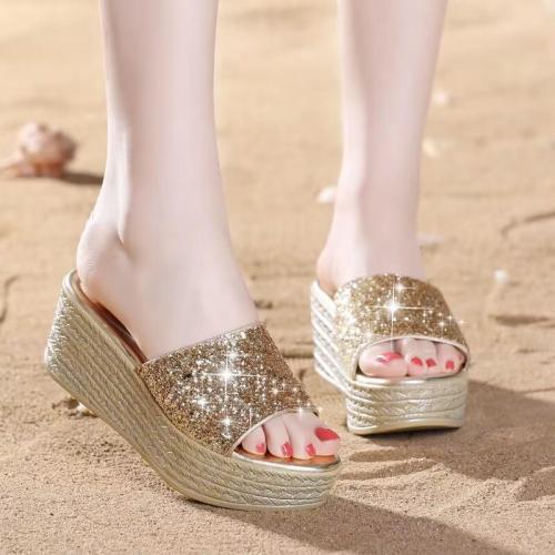 Wearing flat heeled, thick soled sponge shoes with glitter sandals for outdoor wear