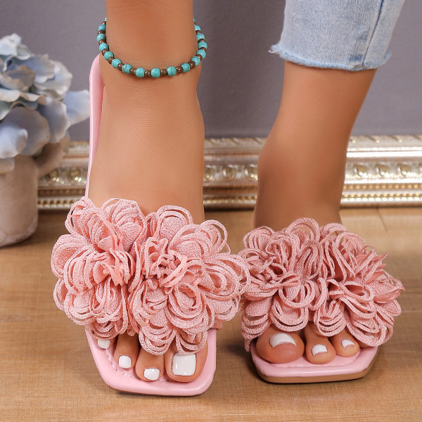 Oversized beach shoes with floral flat slippers