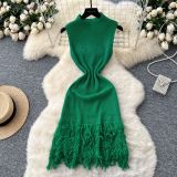 Sleeveless knitted fringed dress