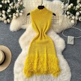 Sleeveless knitted fringed dress