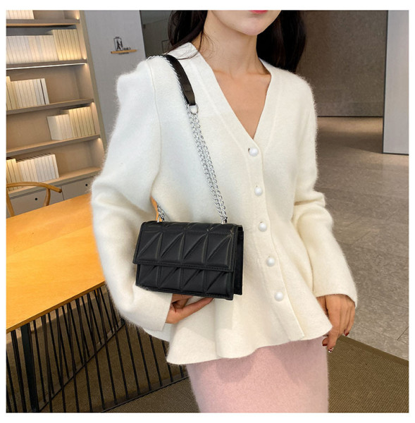 Lingge slanted single shoulder small square bag