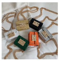 Mini chain crossbody bag shoulder bag Mini chain crossbody bag shoulder bag