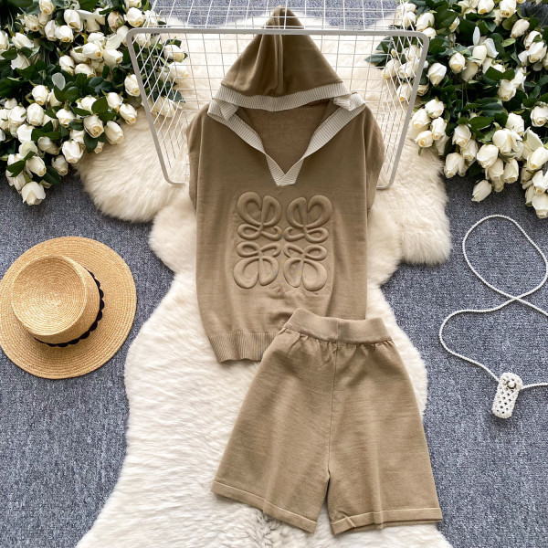 3D relief hooded sleeveless knitted top, high waist wide leg shorts