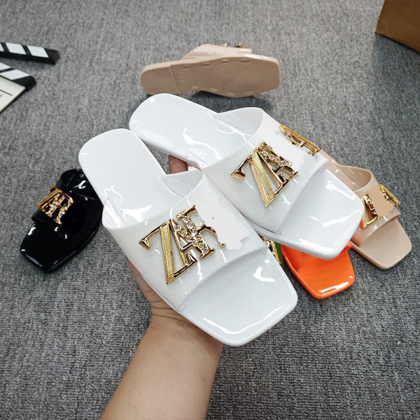 Crystal jelly bottom flat slippers