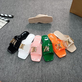 Crystal jelly bottom flat slippers