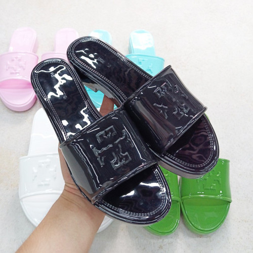 Middle heel flip flops