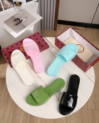 Middle heel flip flops